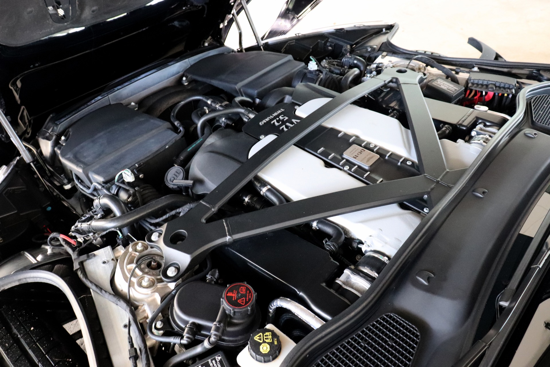 Used-2018-Aston-Martin-DB11-V12