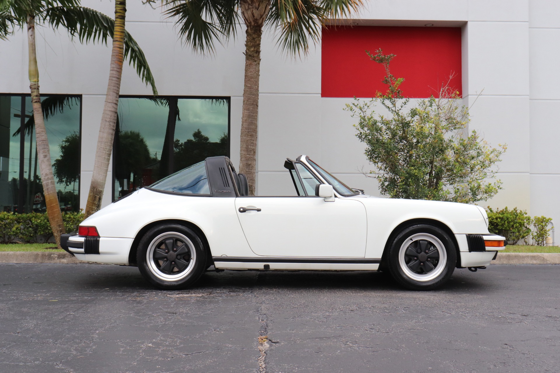 Used-1985-Porsche-911-Carrera-Targa