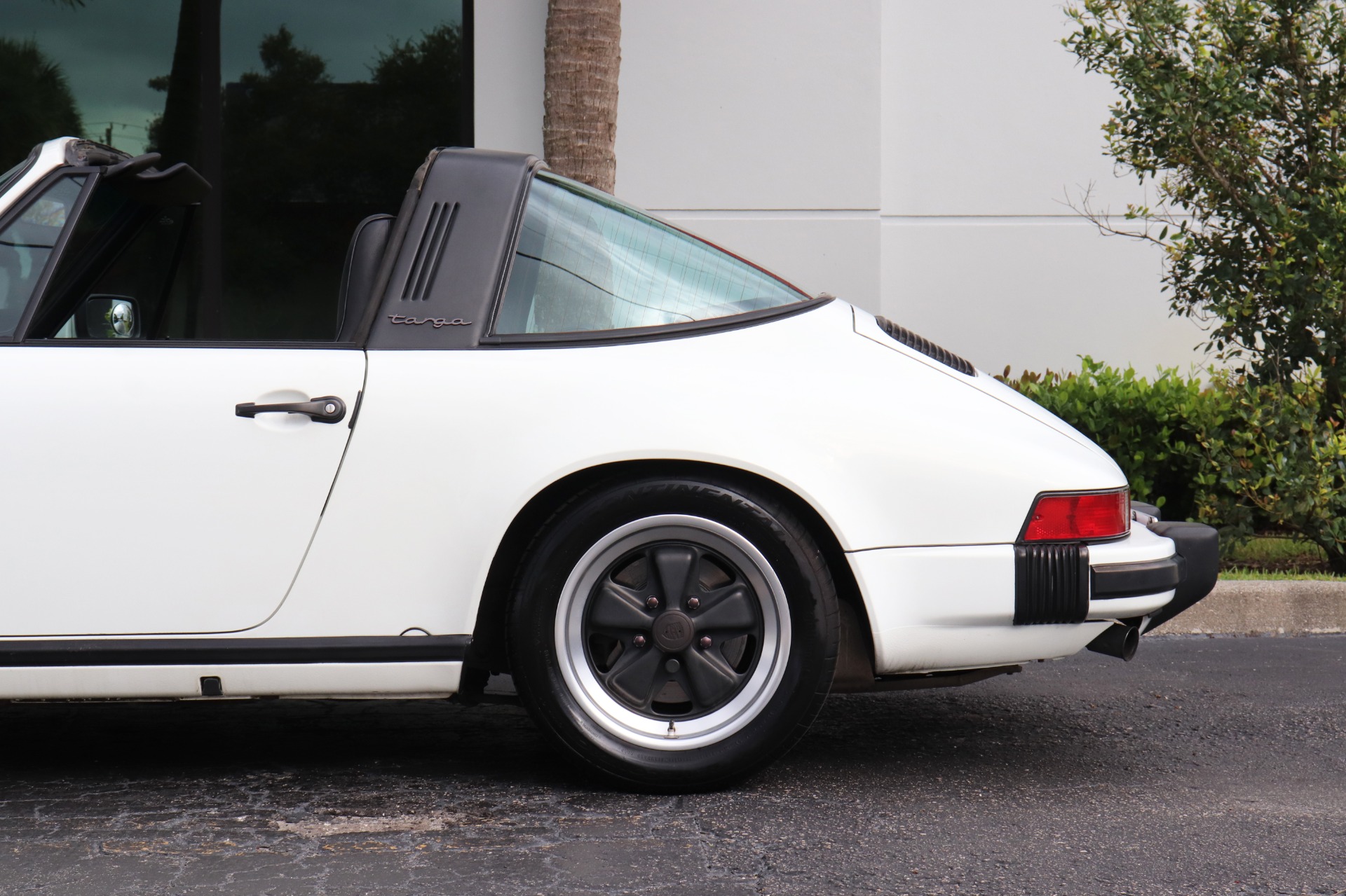 Used-1985-Porsche-911-Carrera-Targa
