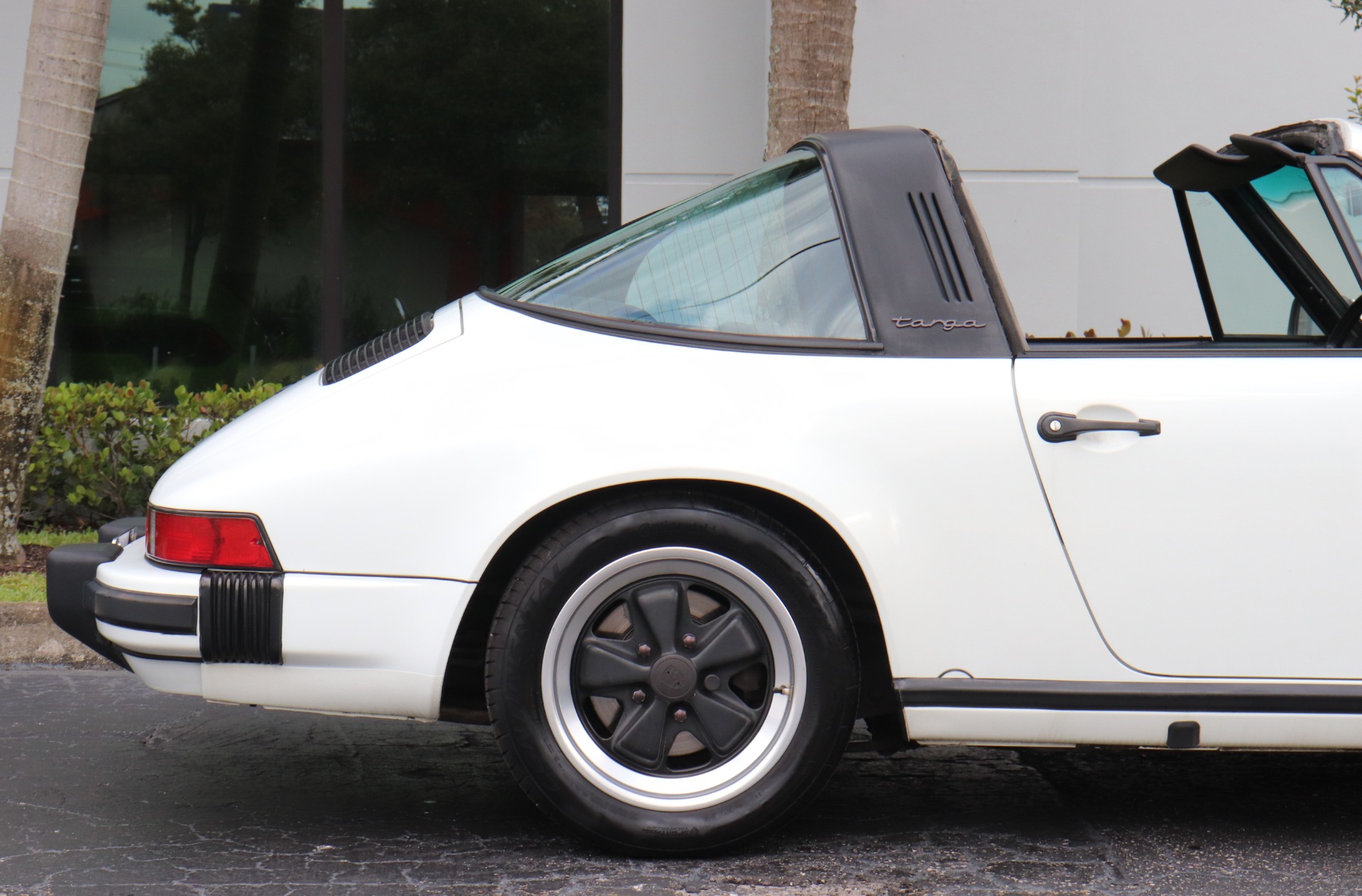 Used-1985-Porsche-911-Carrera-Targa