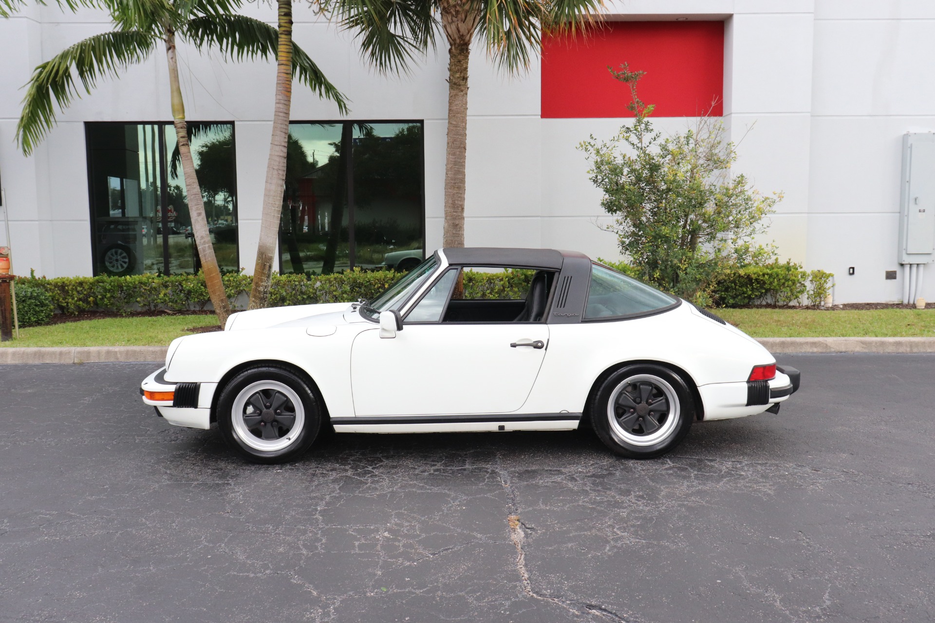 Used-1985-Porsche-911-Carrera-Targa