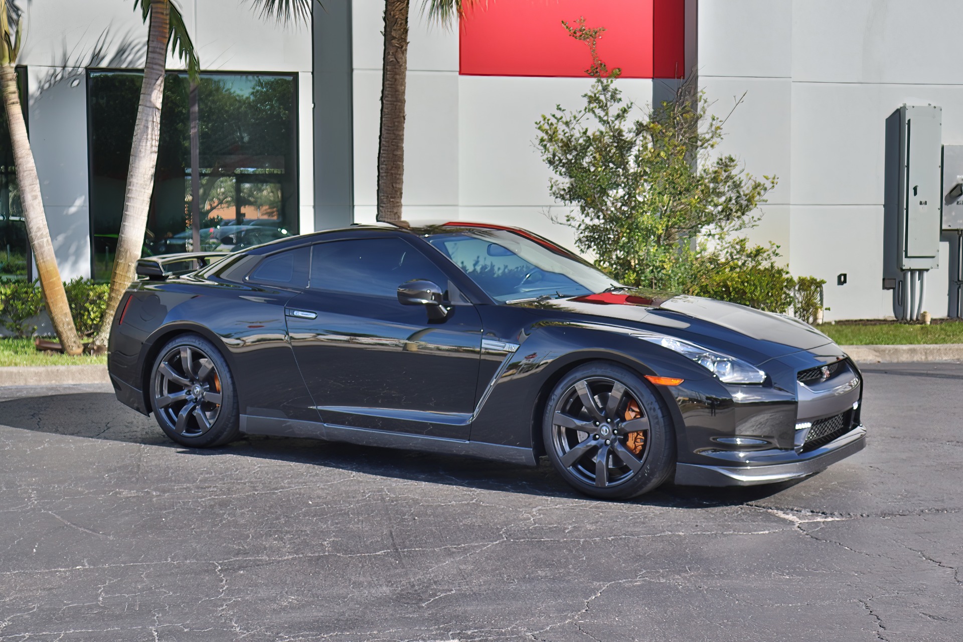 Used-2011-Nissan-GT-R-Premium
