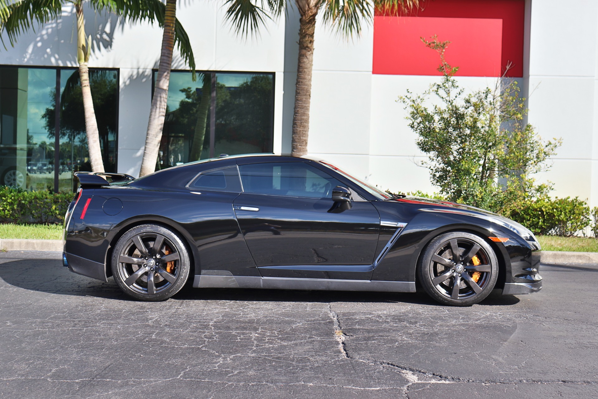 Used-2011-Nissan-GT-R-Premium