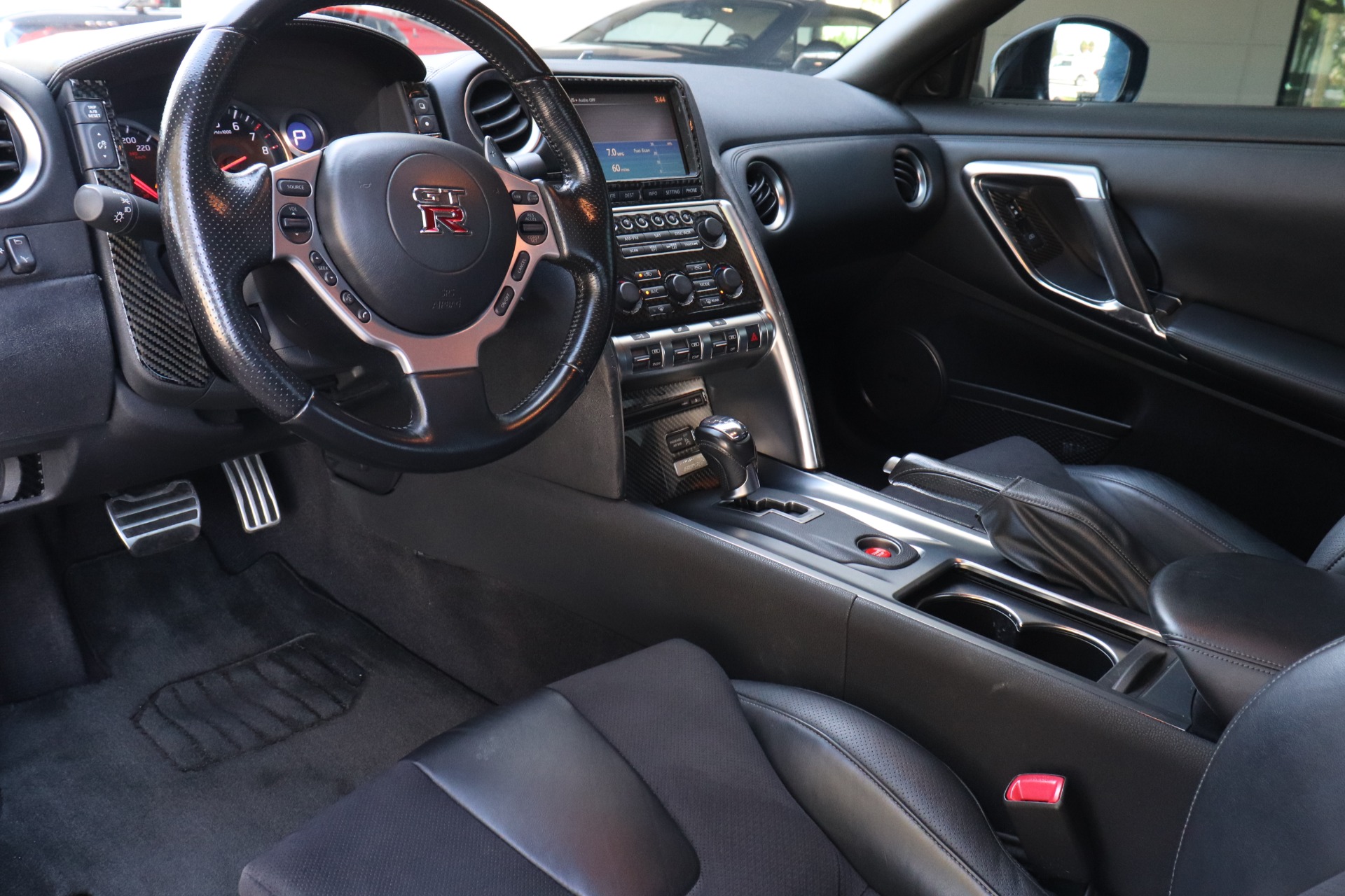 Used-2011-Nissan-GT-R-Premium