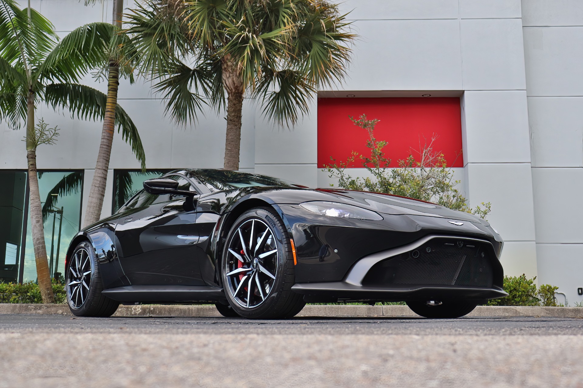 Used-2019-Aston-Martin-Vantage