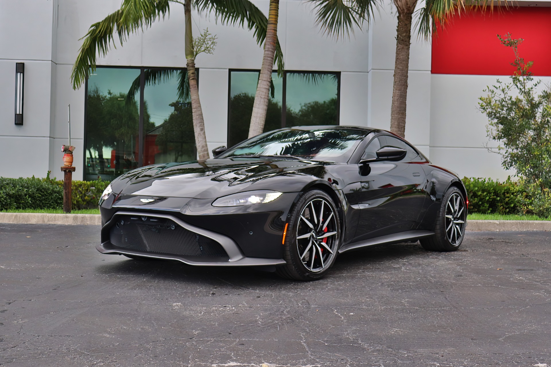Used-2019-Aston-Martin-Vantage