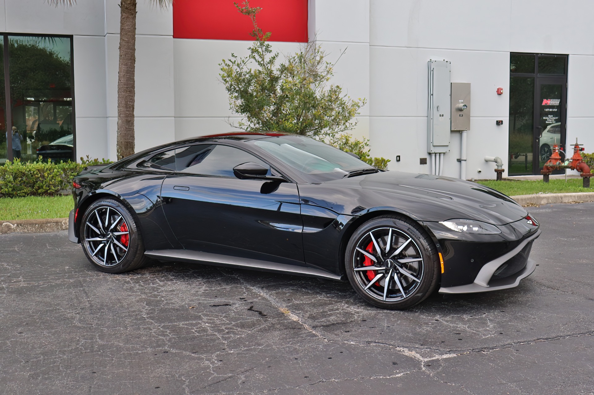 Used-2019-Aston-Martin-Vantage