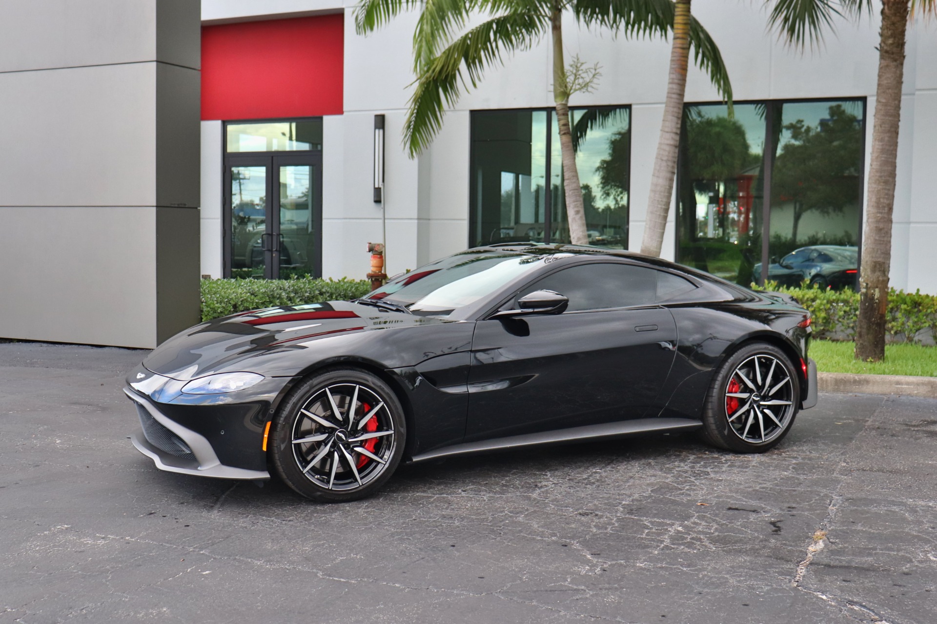 Used-2019-Aston-Martin-Vantage
