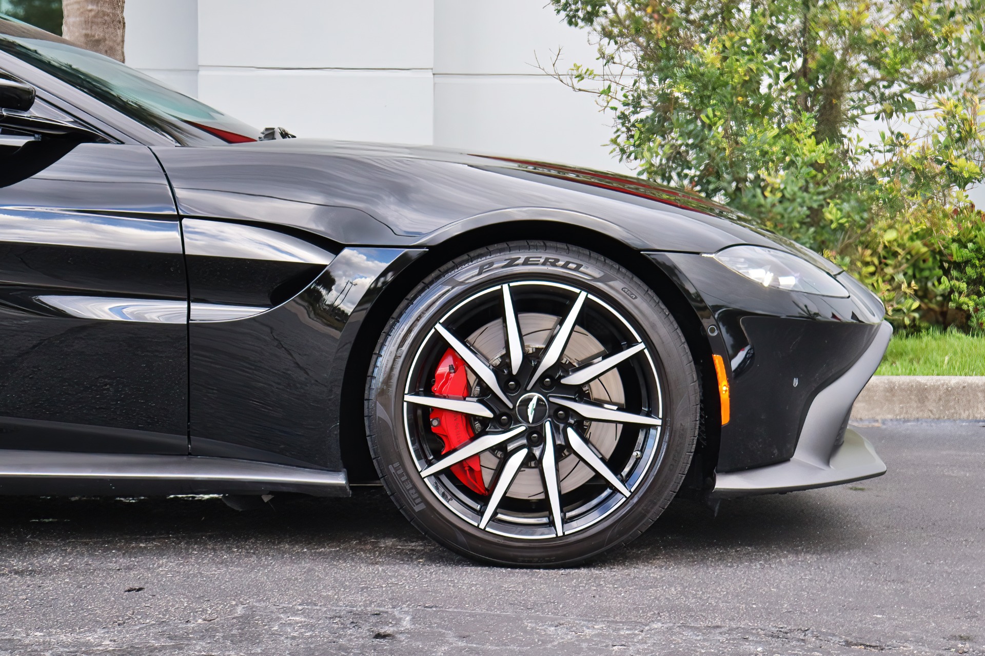 Used-2019-Aston-Martin-Vantage
