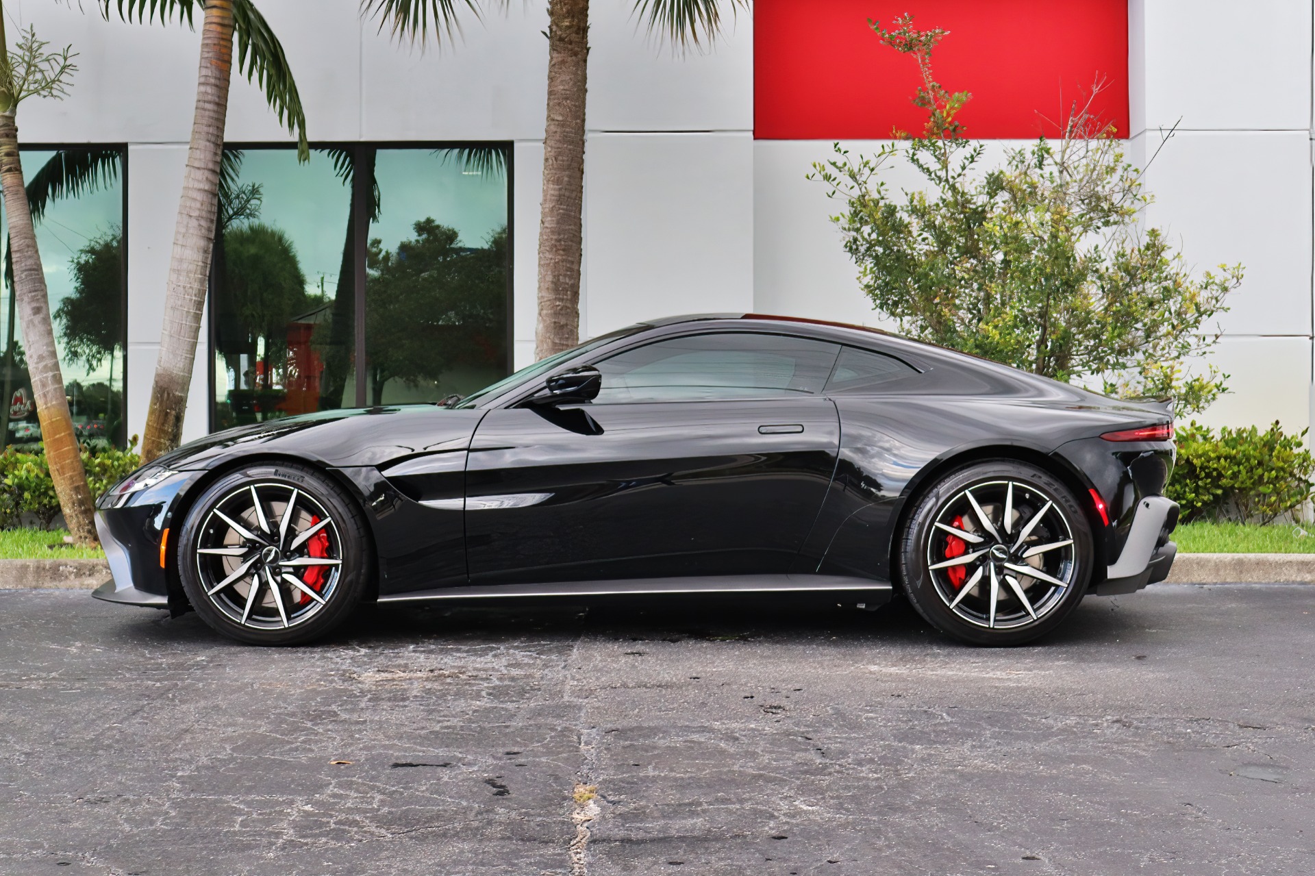 Used-2019-Aston-Martin-Vantage
