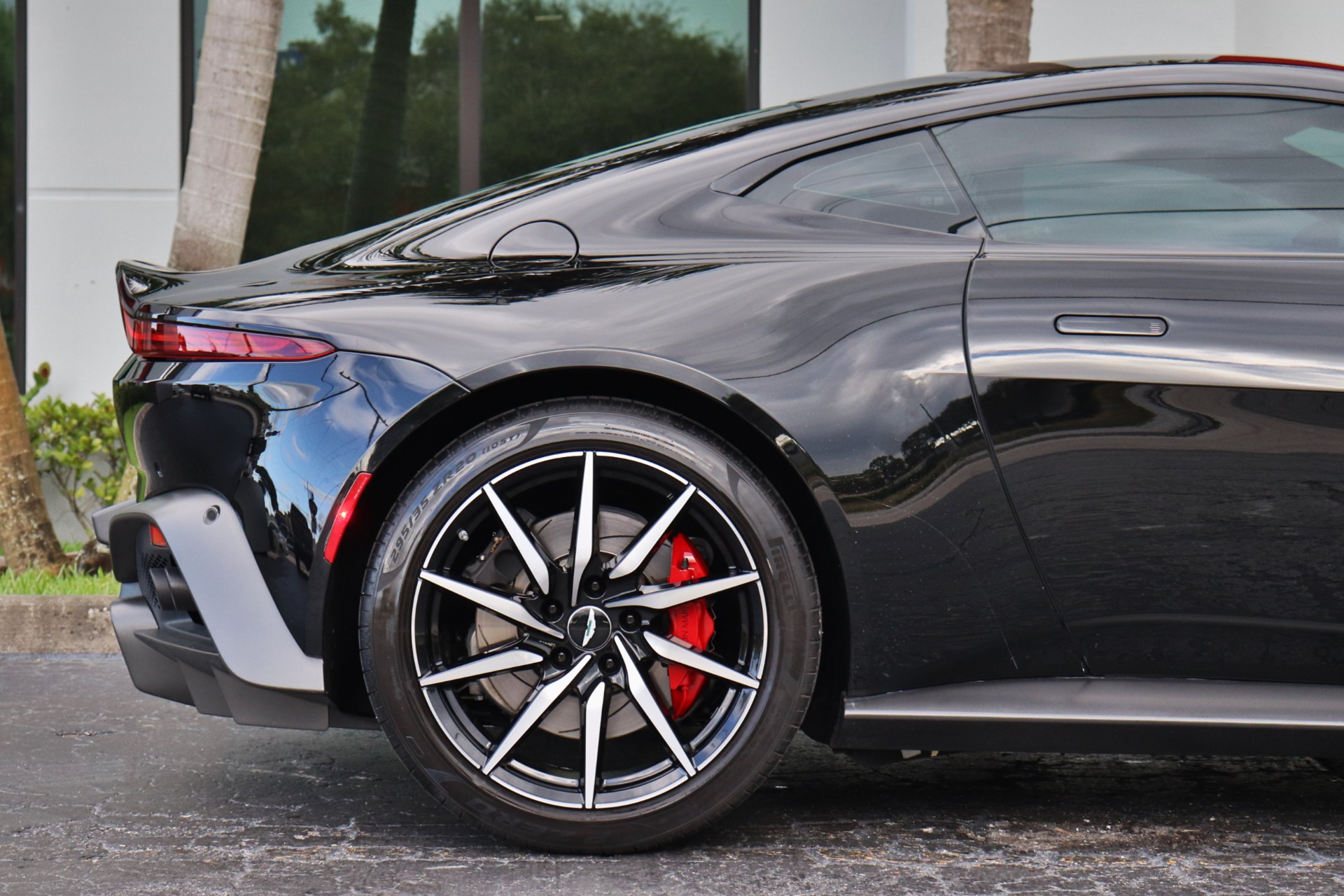 Used-2019-Aston-Martin-Vantage