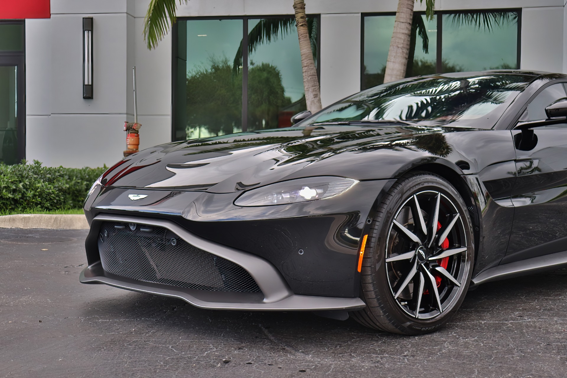 Used-2019-Aston-Martin-Vantage