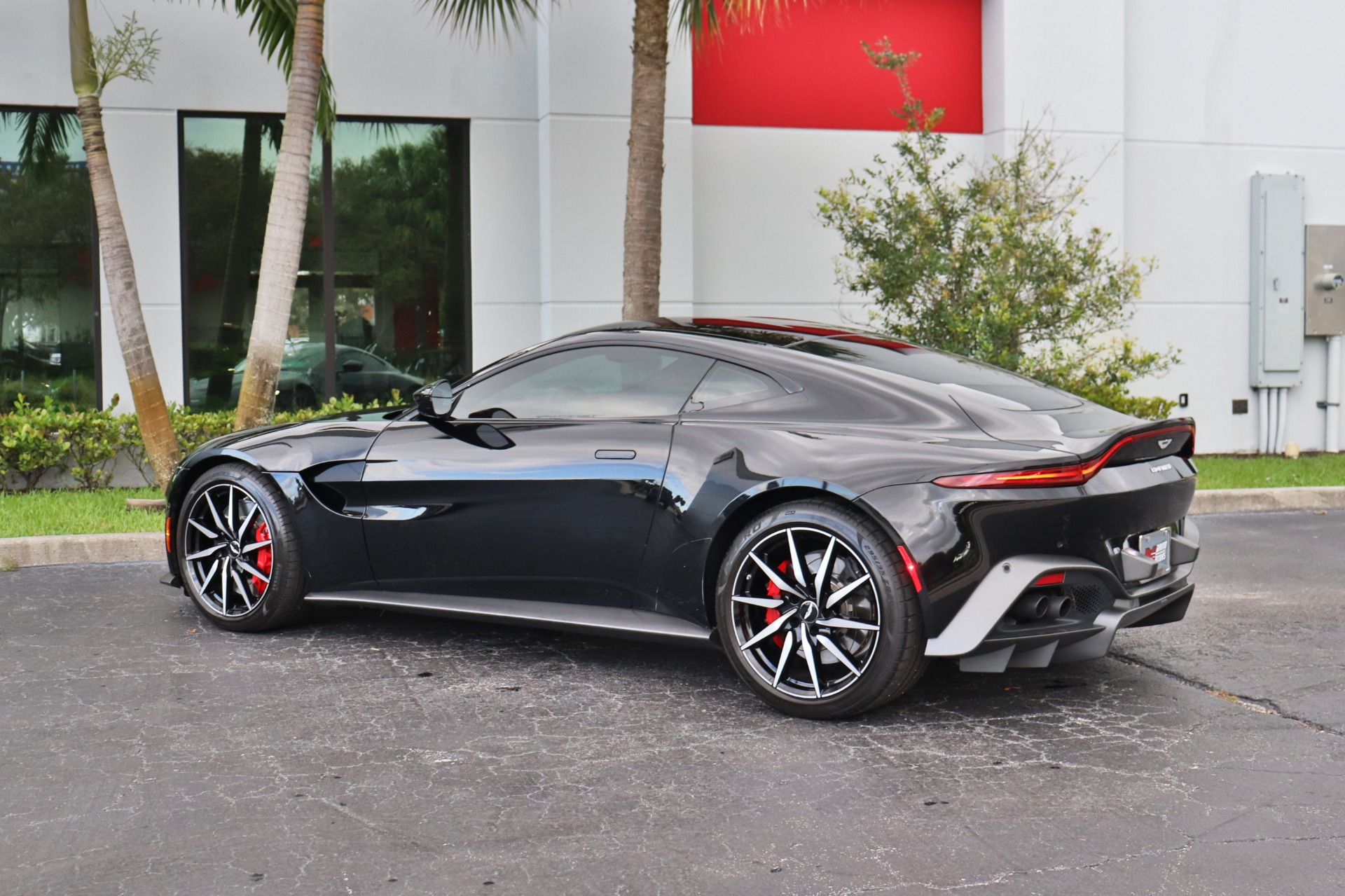 Used-2019-Aston-Martin-Vantage
