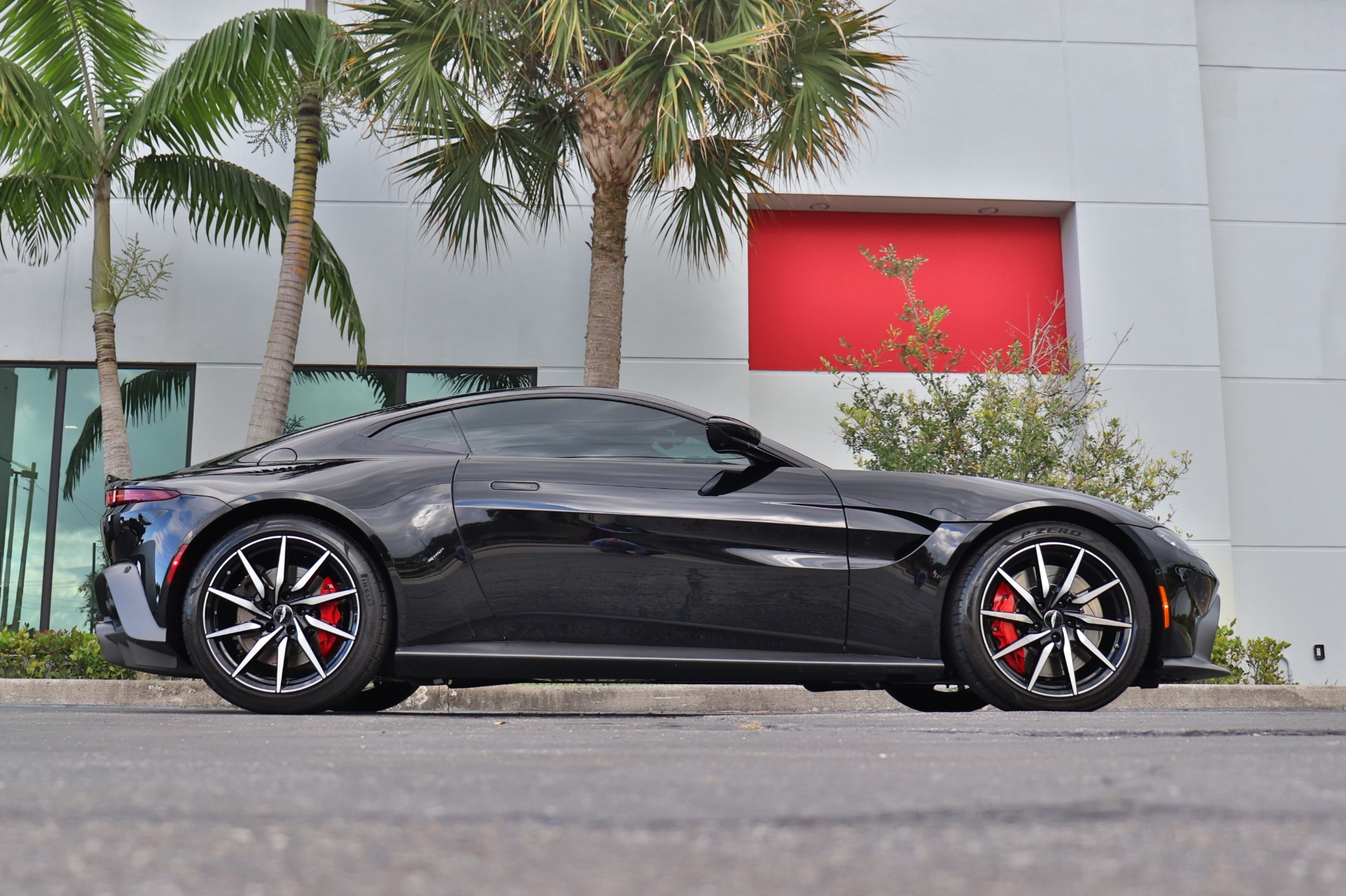 Used-2019-Aston-Martin-Vantage