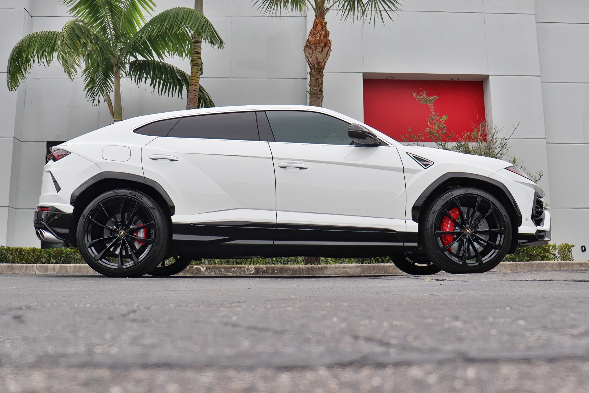 Used-2022-Lamborghini-Urus