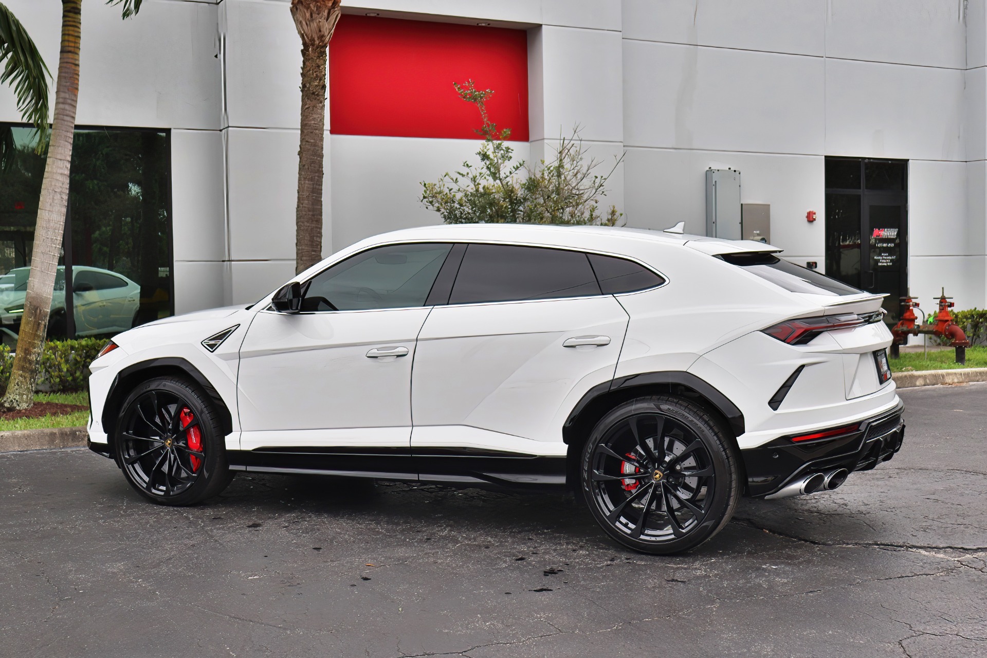 Used-2022-Lamborghini-Urus