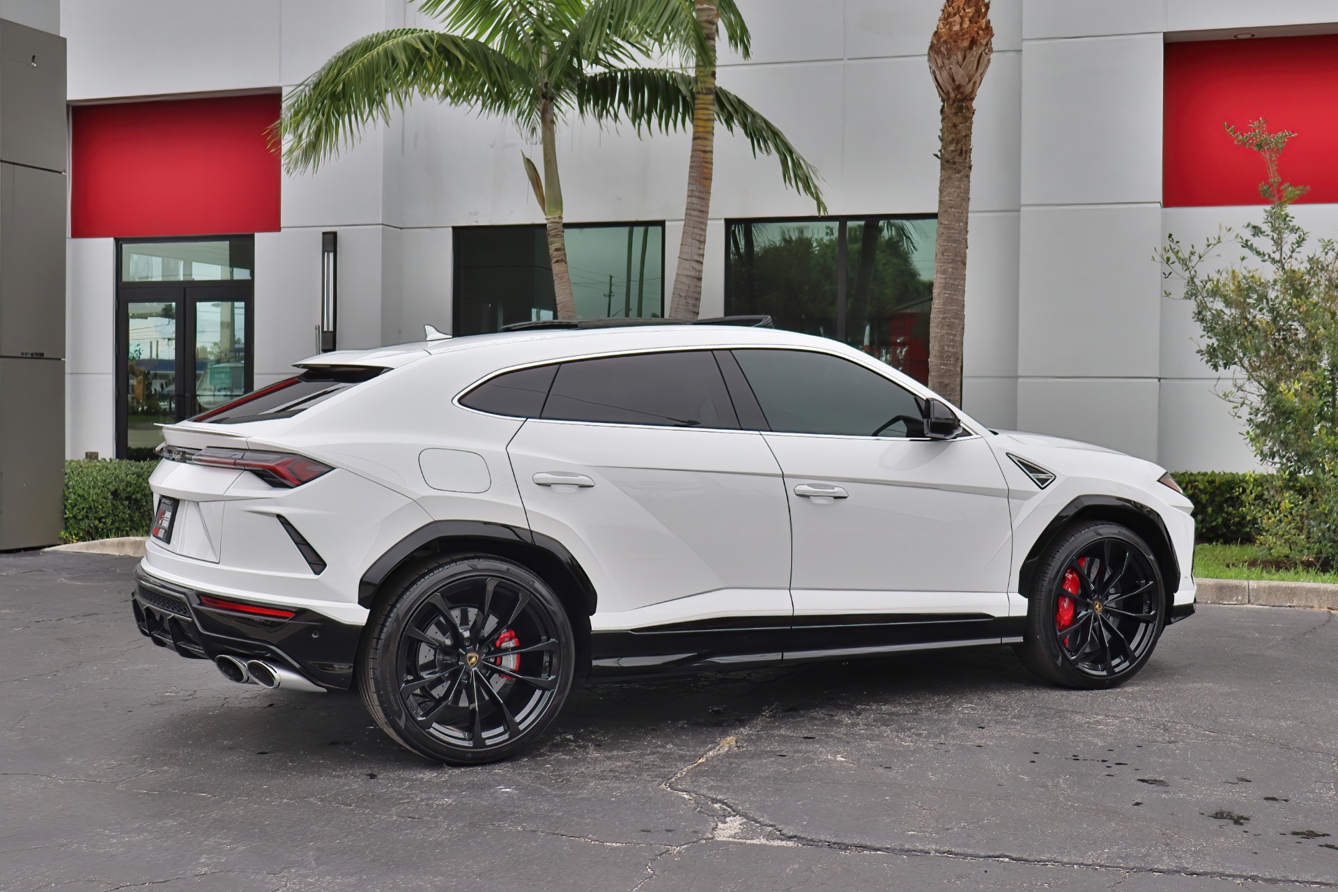 Used-2022-Lamborghini-Urus