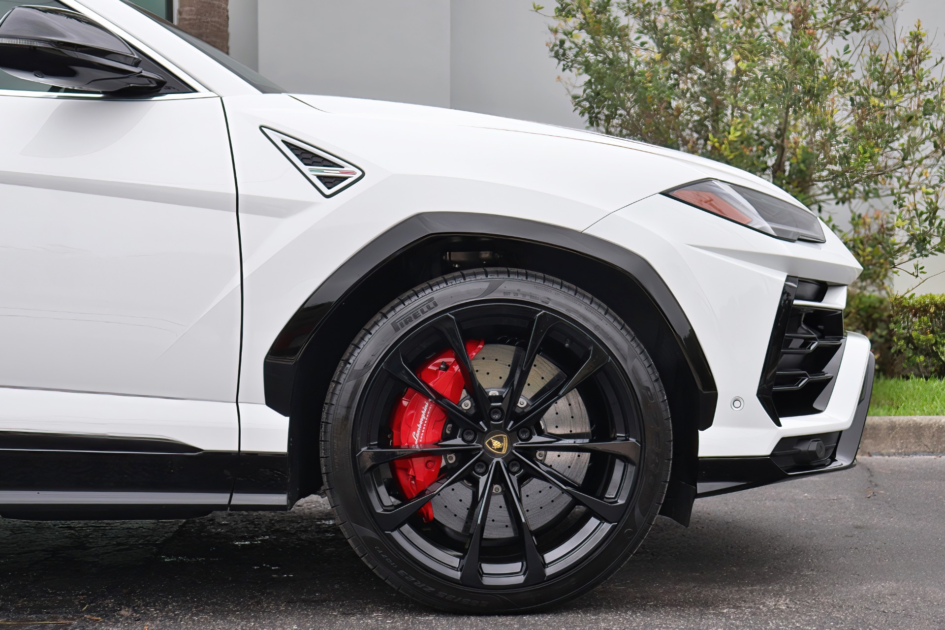 Used-2022-Lamborghini-Urus