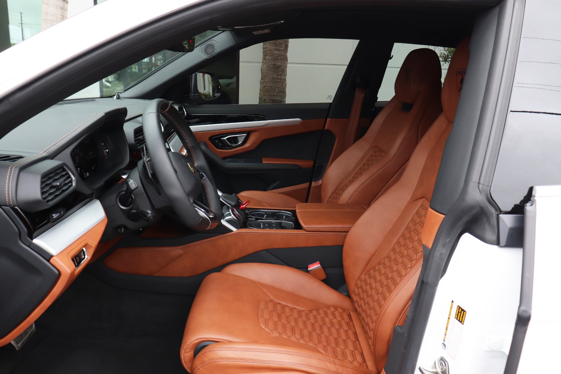 Used-2022-Lamborghini-Urus