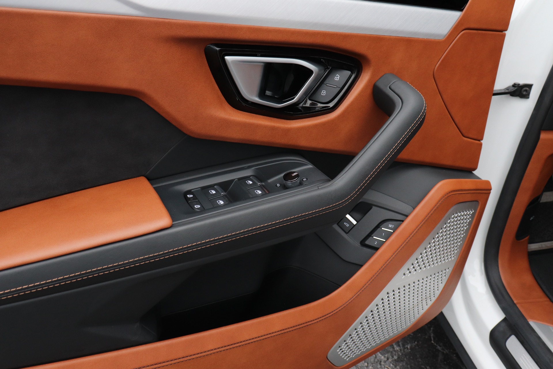 Used-2022-Lamborghini-Urus