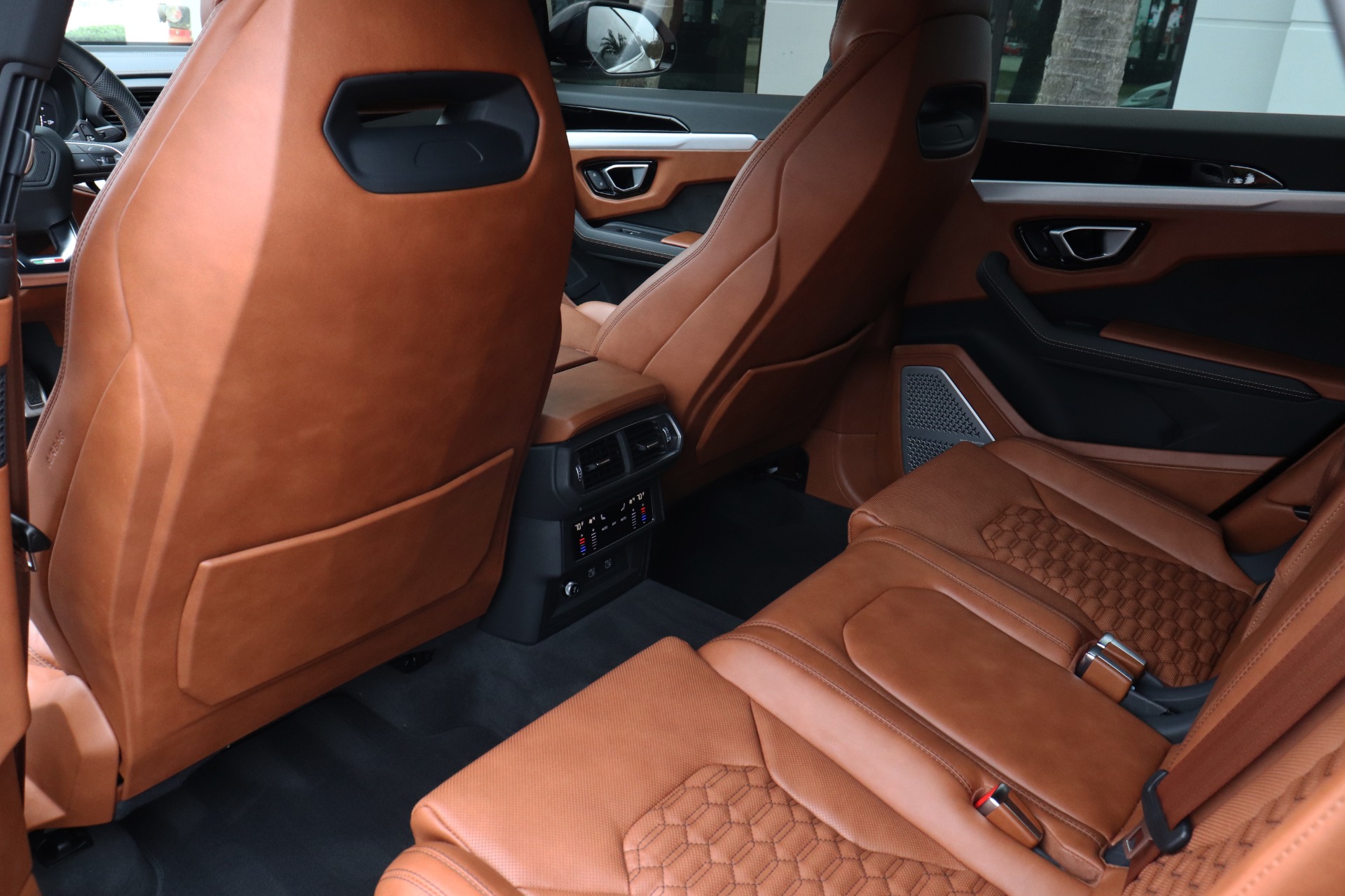 Used-2022-Lamborghini-Urus