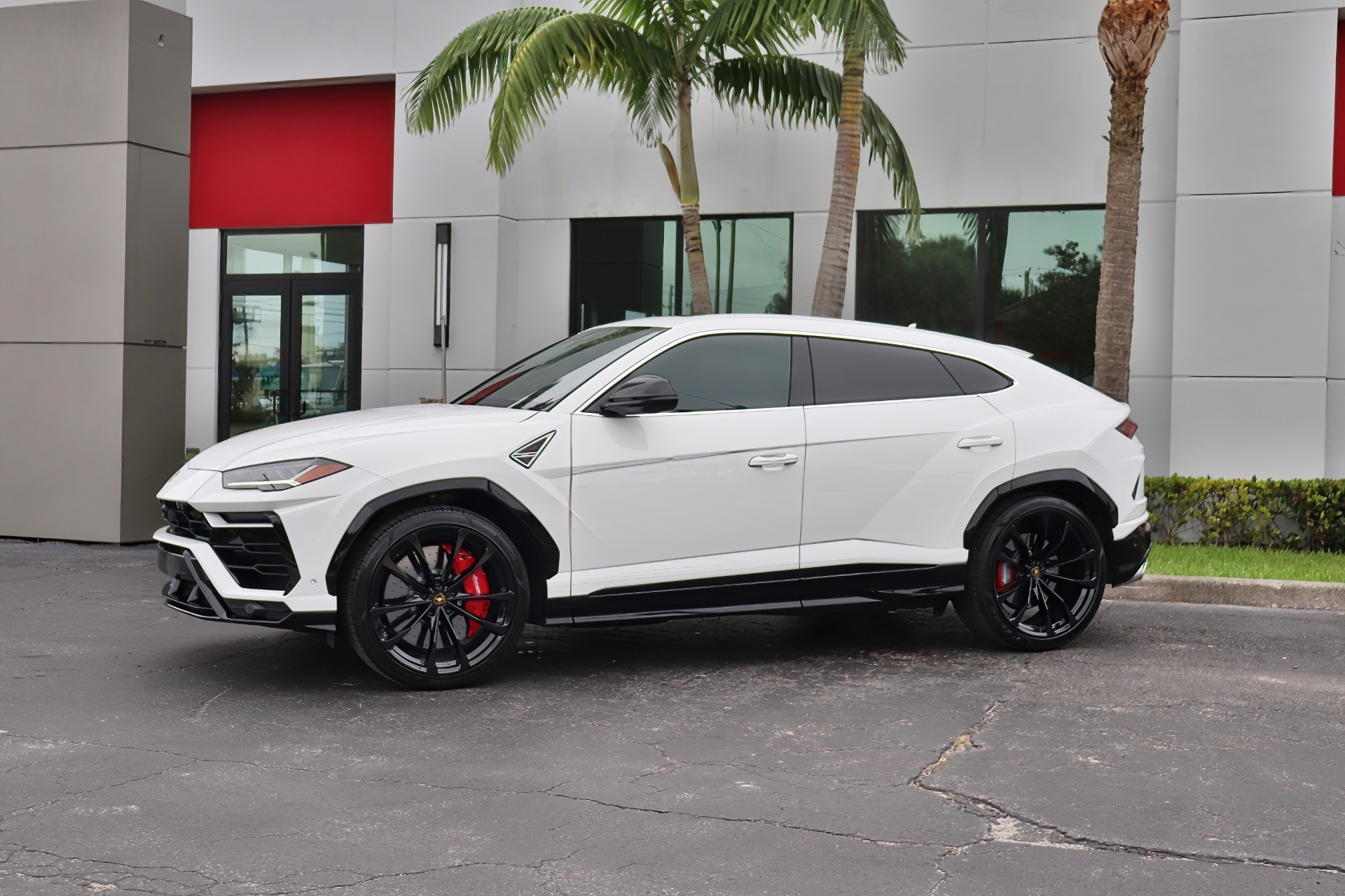 Used-2022-Lamborghini-Urus