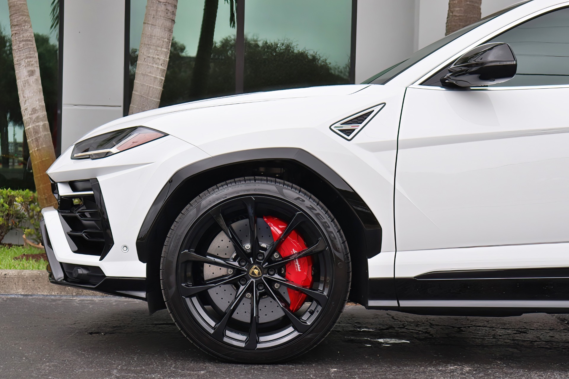 Used-2022-Lamborghini-Urus
