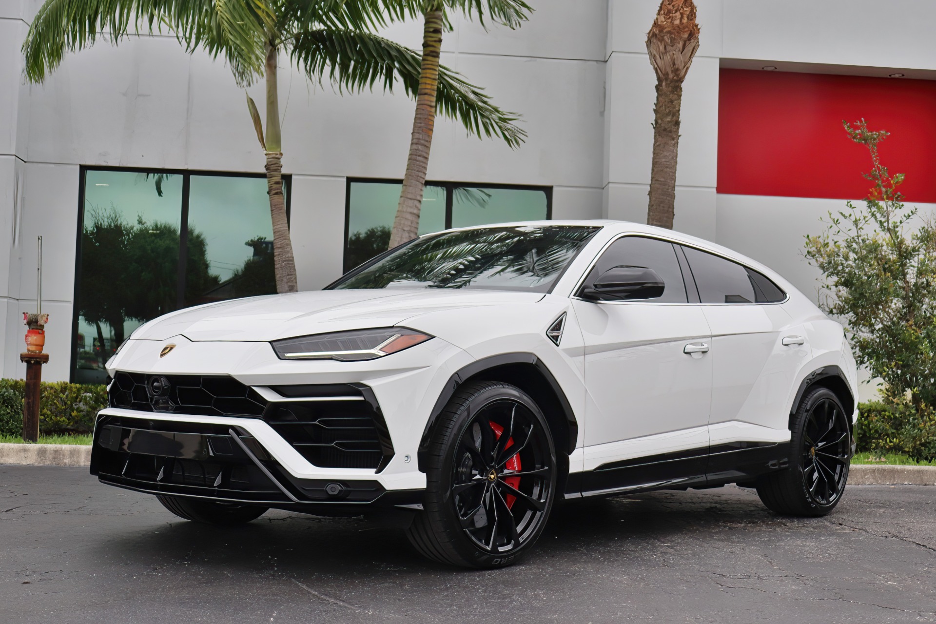 Used-2022-Lamborghini-Urus