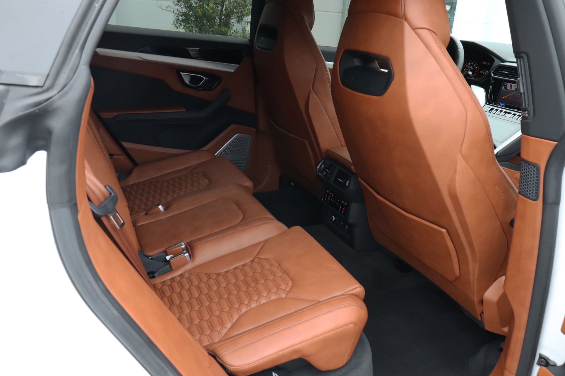 Used-2022-Lamborghini-Urus