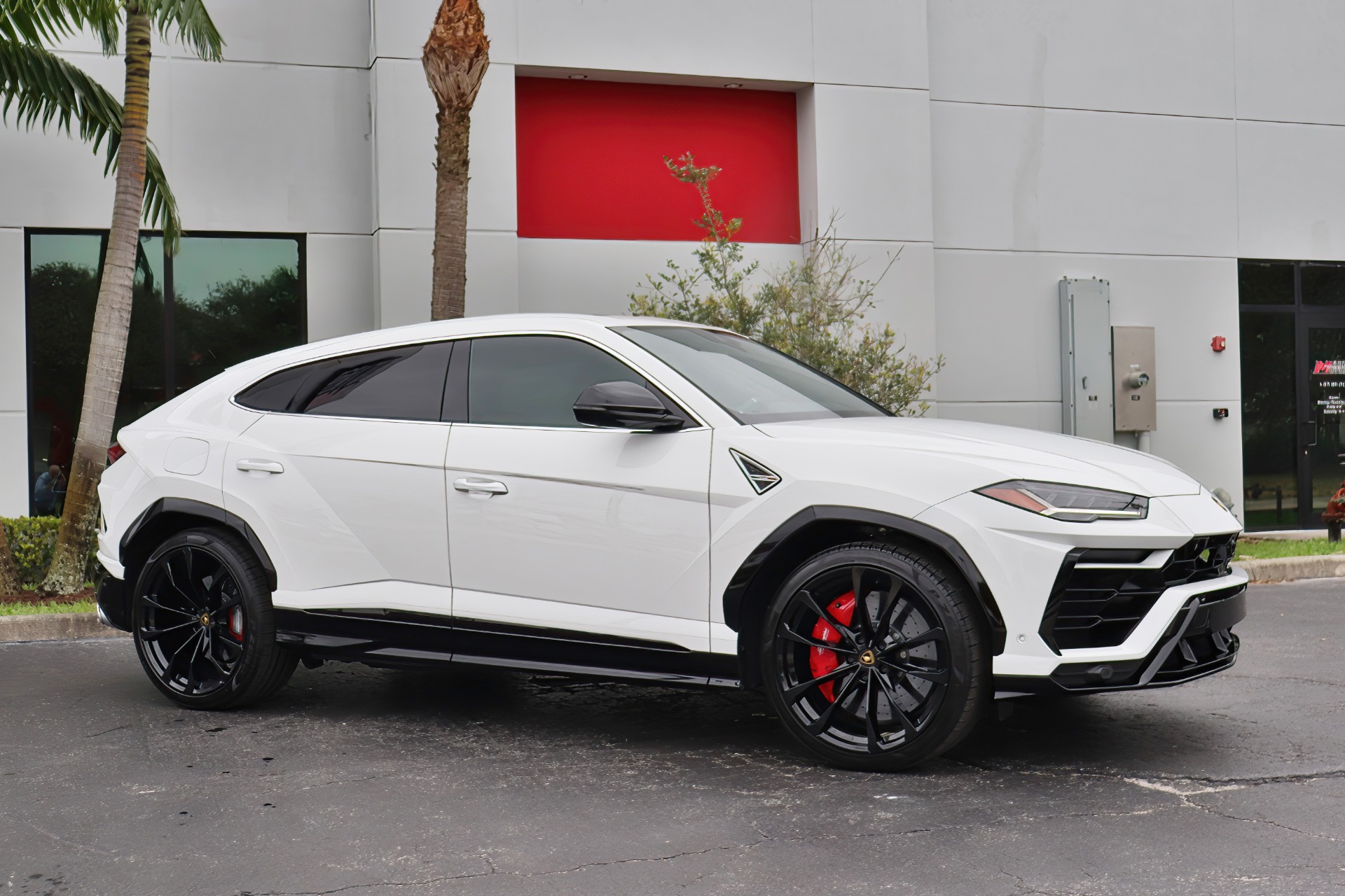 Used-2022-Lamborghini-Urus