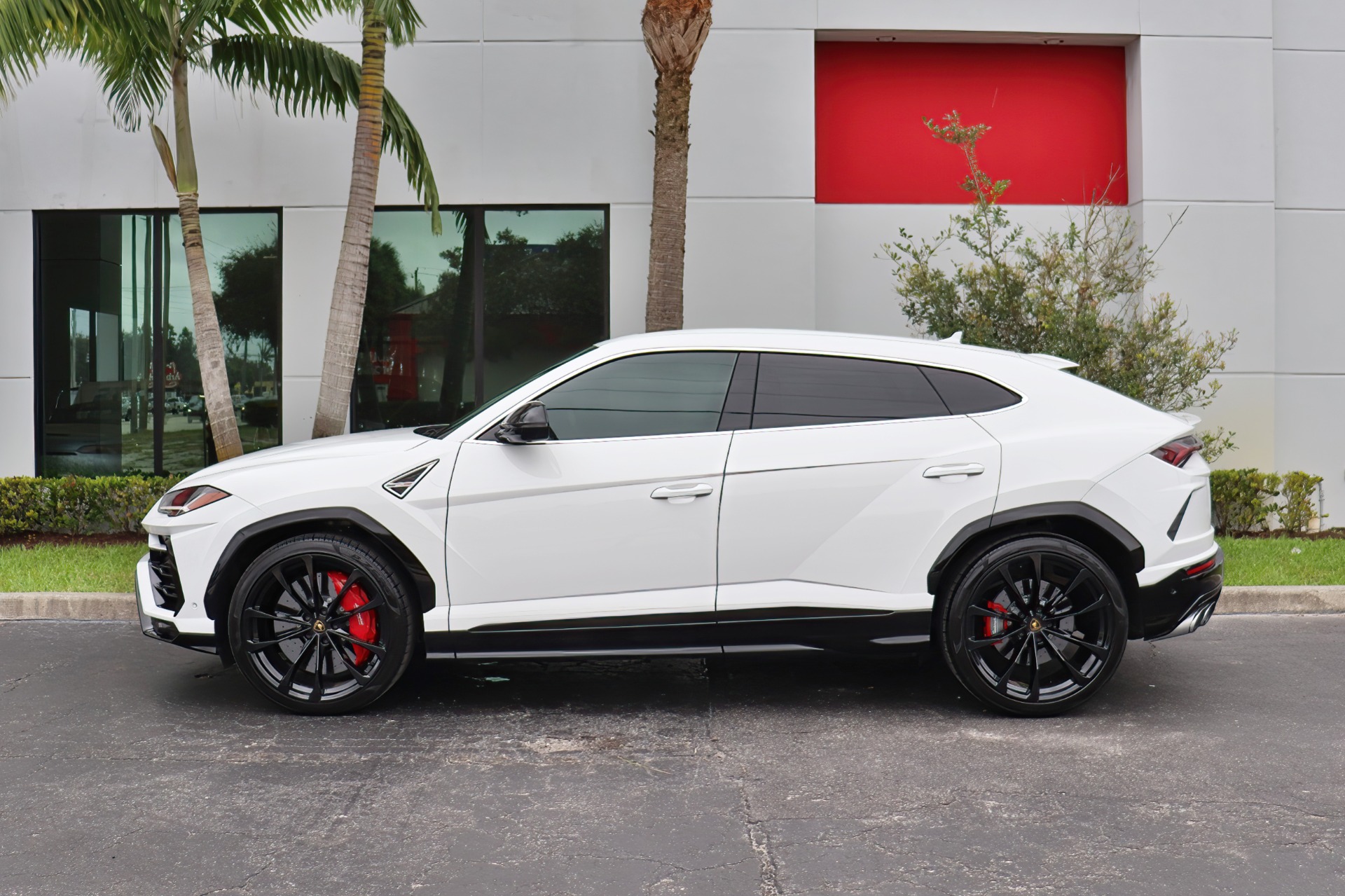 Used-2022-Lamborghini-Urus
