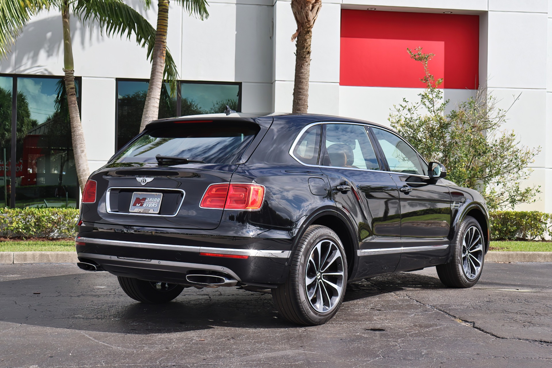 Used-2018-Bentley-Bentayga-Onyx-Edition