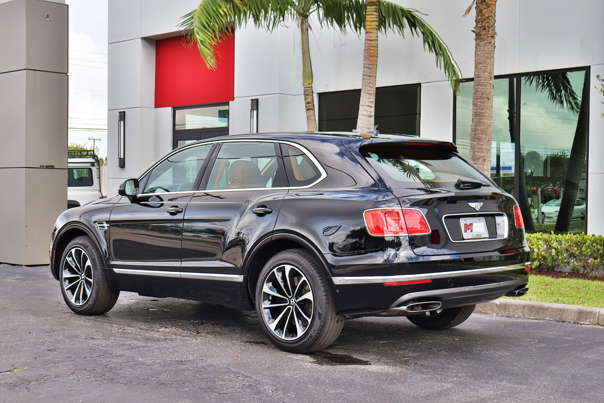 Used-2018-Bentley-Bentayga-Onyx-Edition