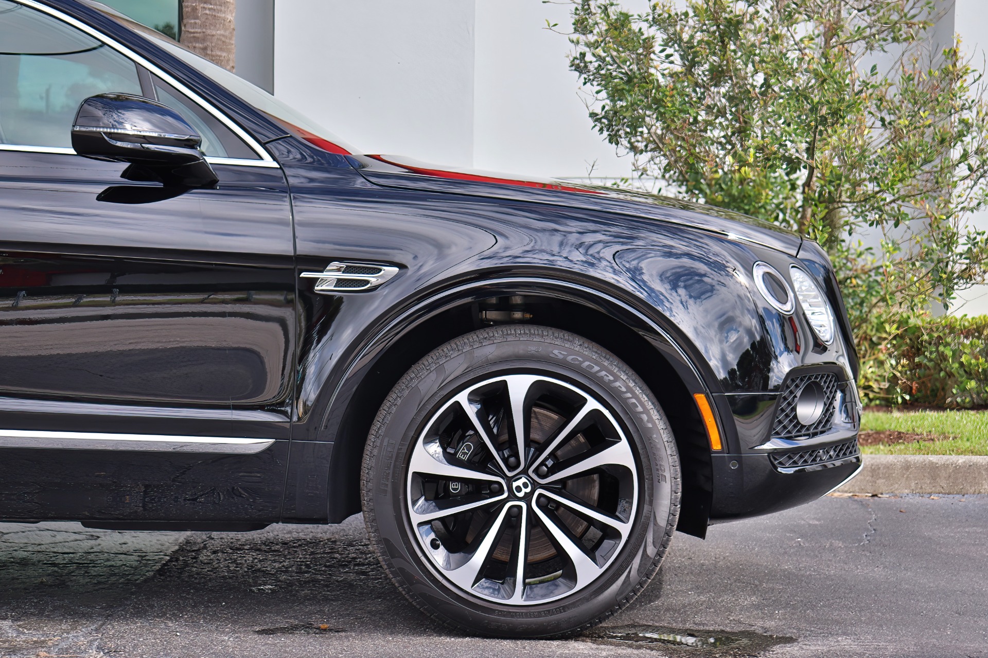 Used-2018-Bentley-Bentayga-Onyx-Edition