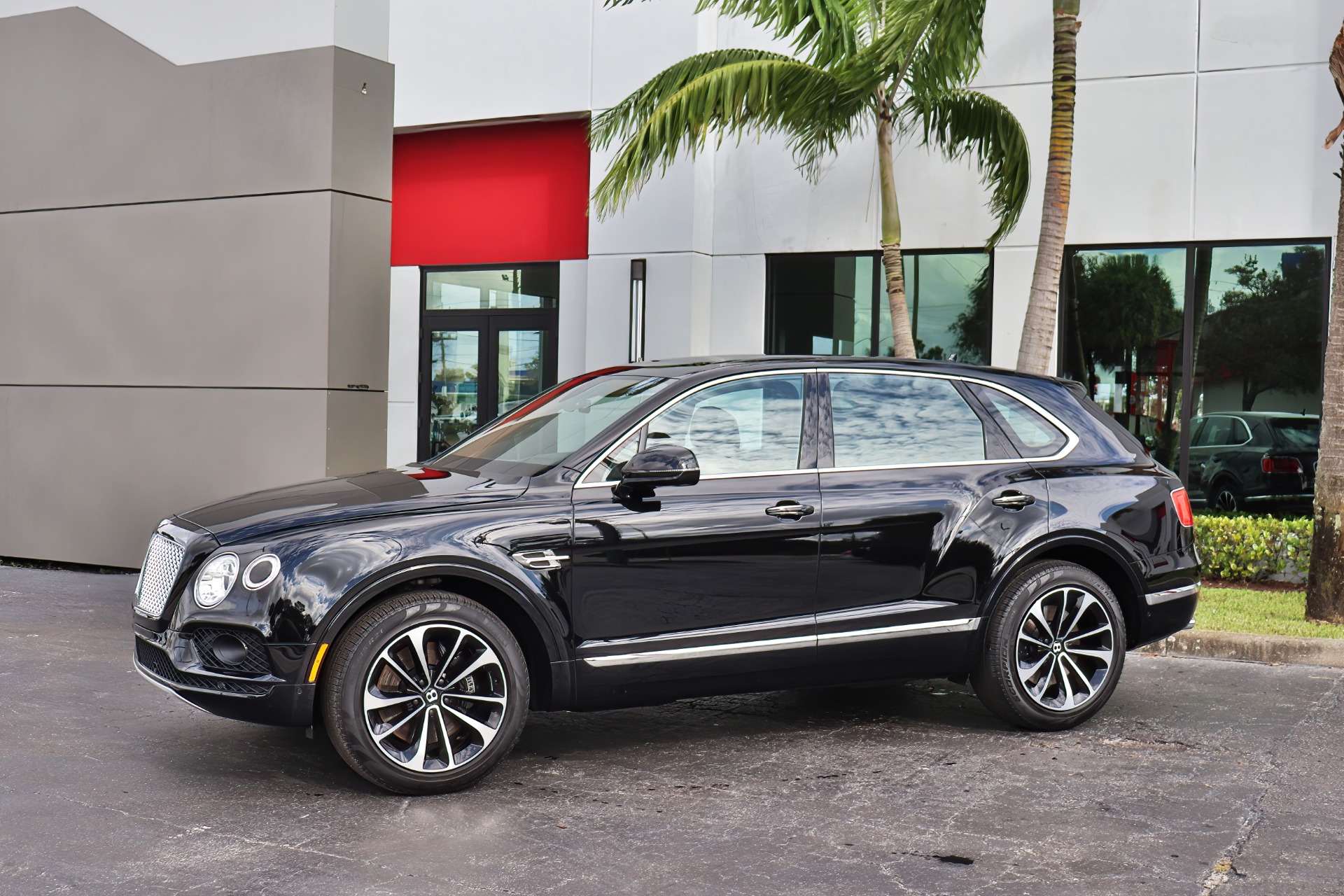 Used-2018-Bentley-Bentayga-Onyx-Edition