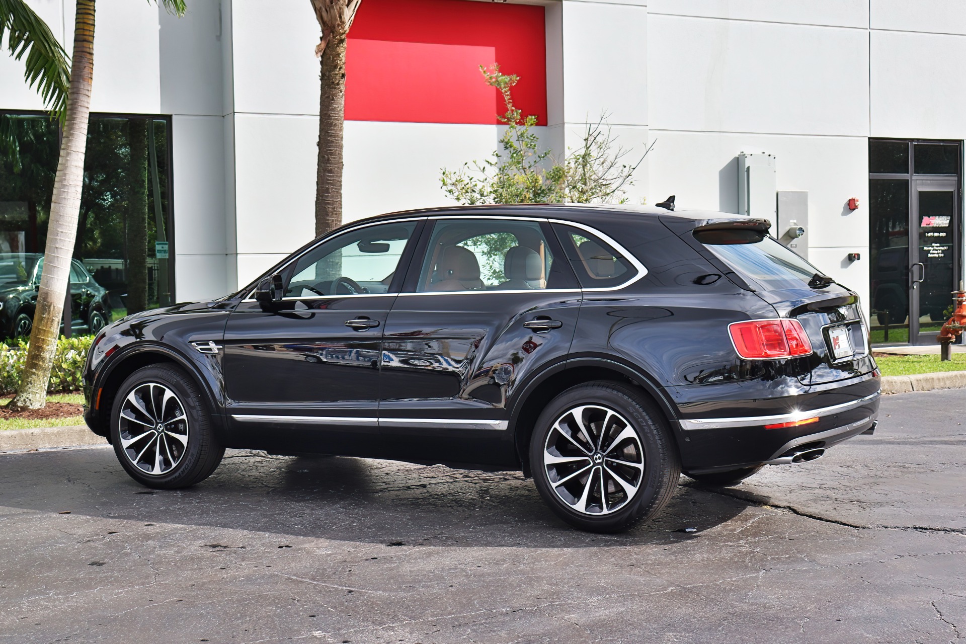 Used-2018-Bentley-Bentayga-Onyx-Edition