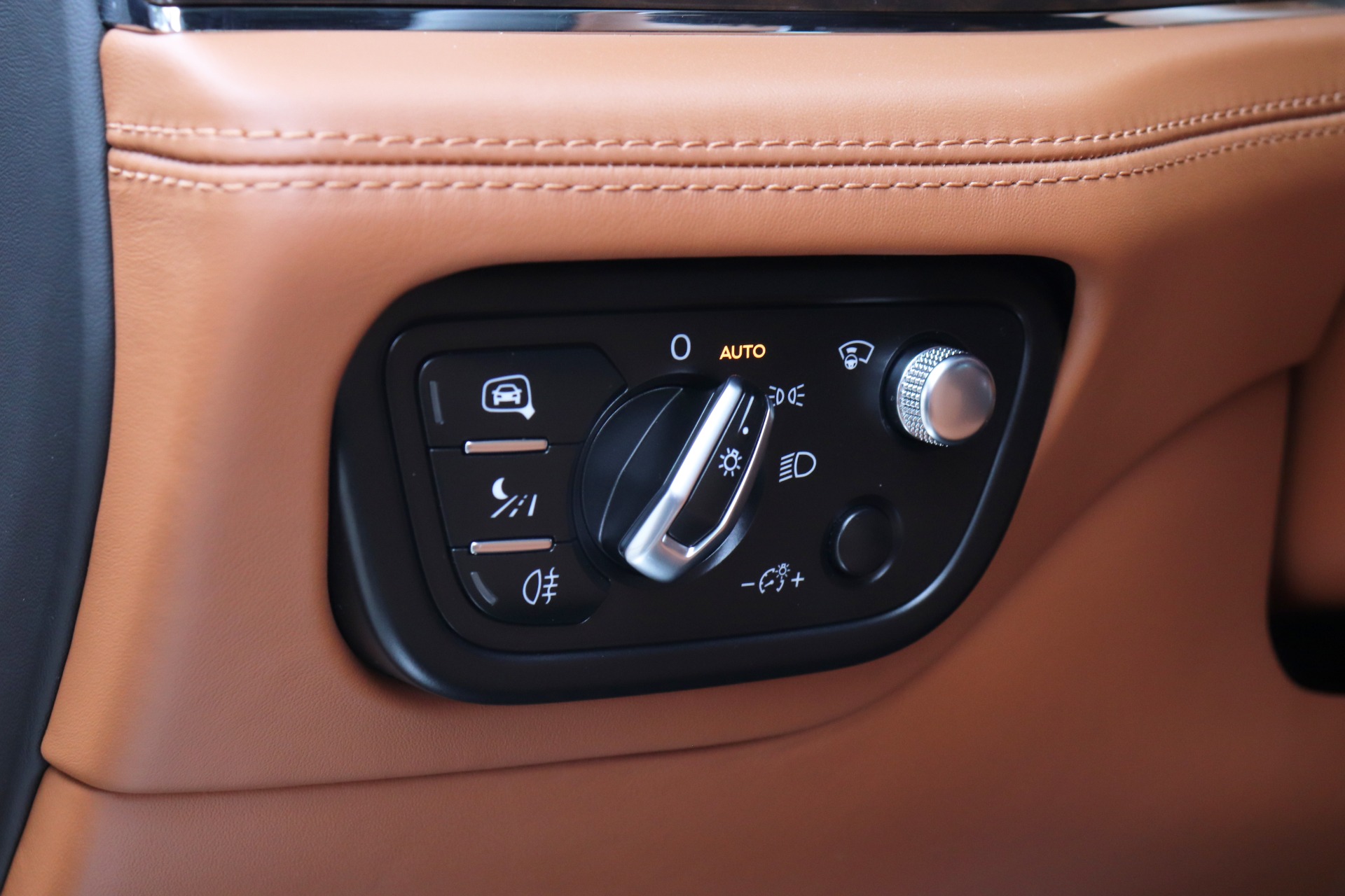 Used-2018-Bentley-Bentayga-Onyx-Edition