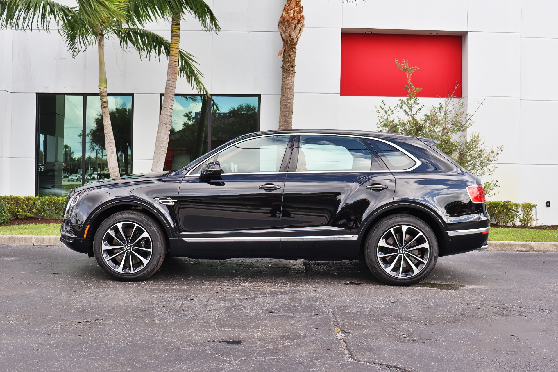 Used 2018 Bentley Bentayga Onyx Edition Blackline Spec For Sale ($159,880)