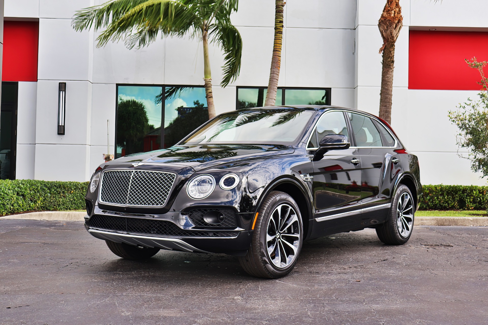 Used-2018-Bentley-Bentayga-Onyx-Edition
