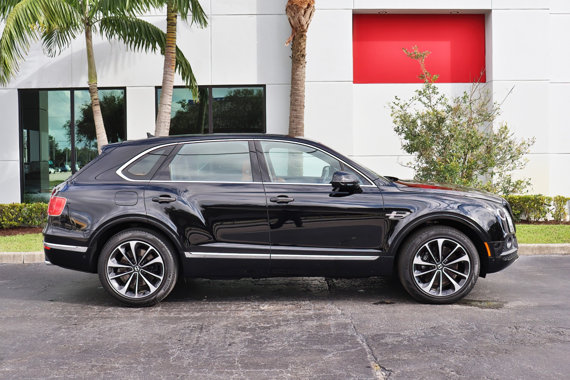 Used-2018-Bentley-Bentayga-Onyx-Edition