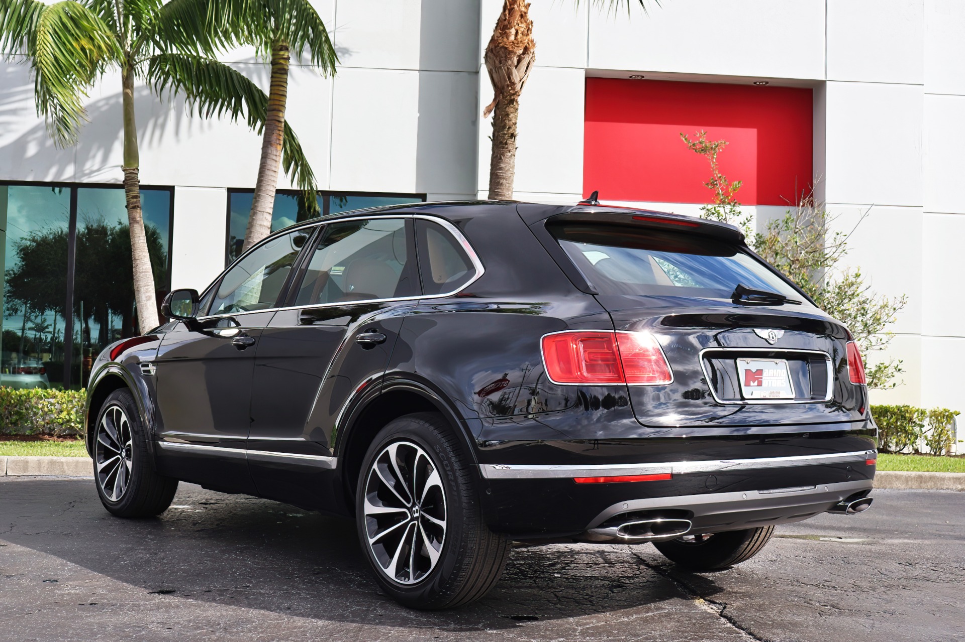 Used-2018-Bentley-Bentayga-Onyx-Edition