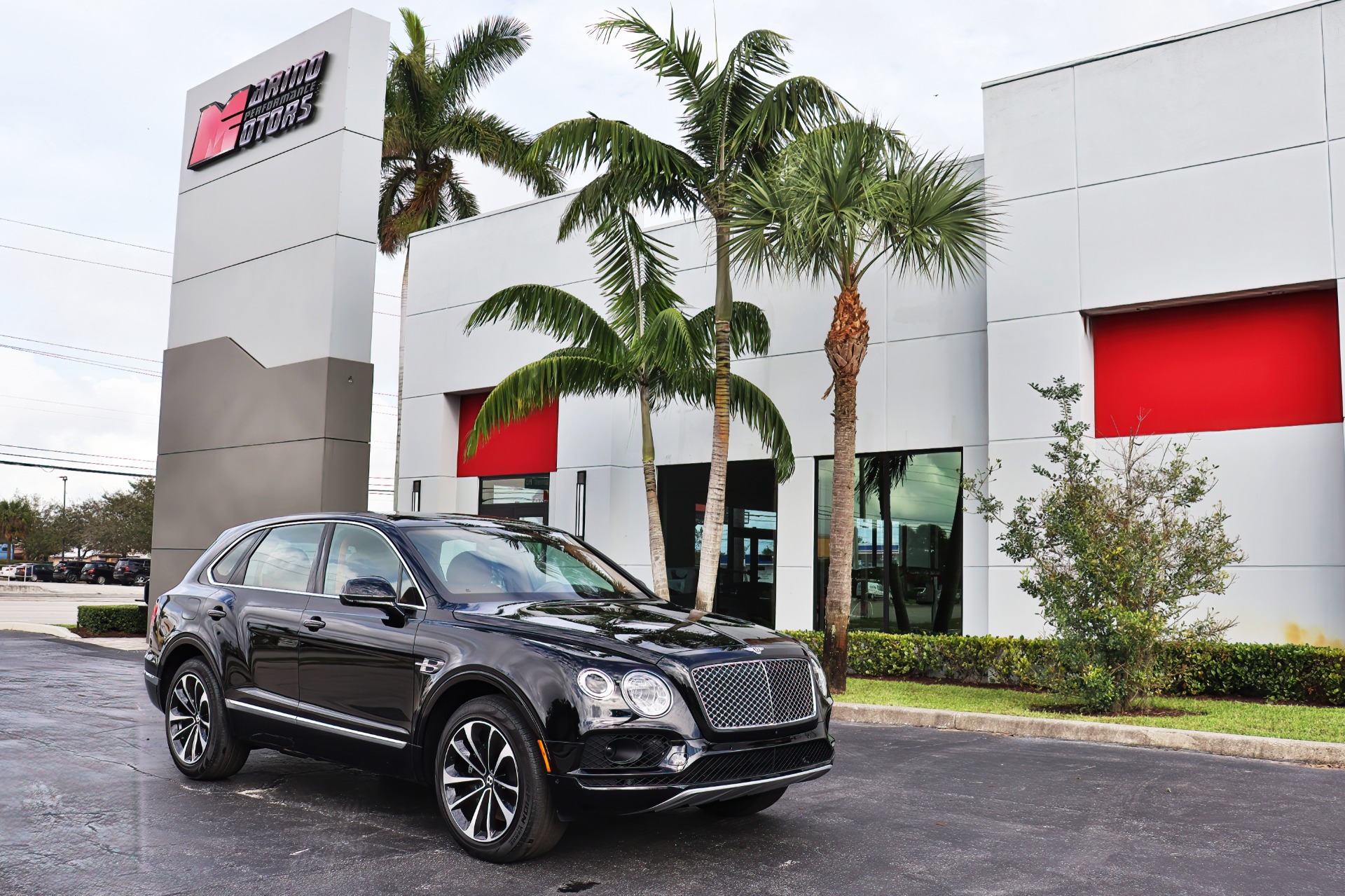Used-2018-Bentley-Bentayga-Onyx-Edition