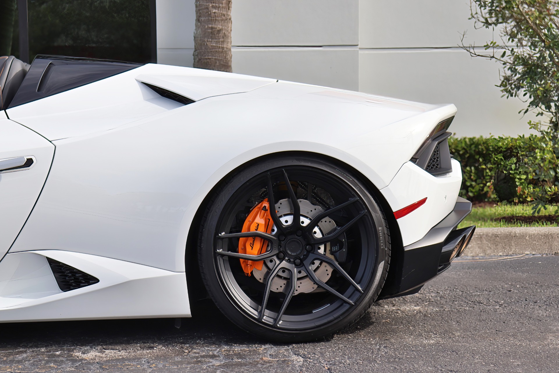 Used-2018-Lamborghini-Huracan-LP-580-2-Spyder