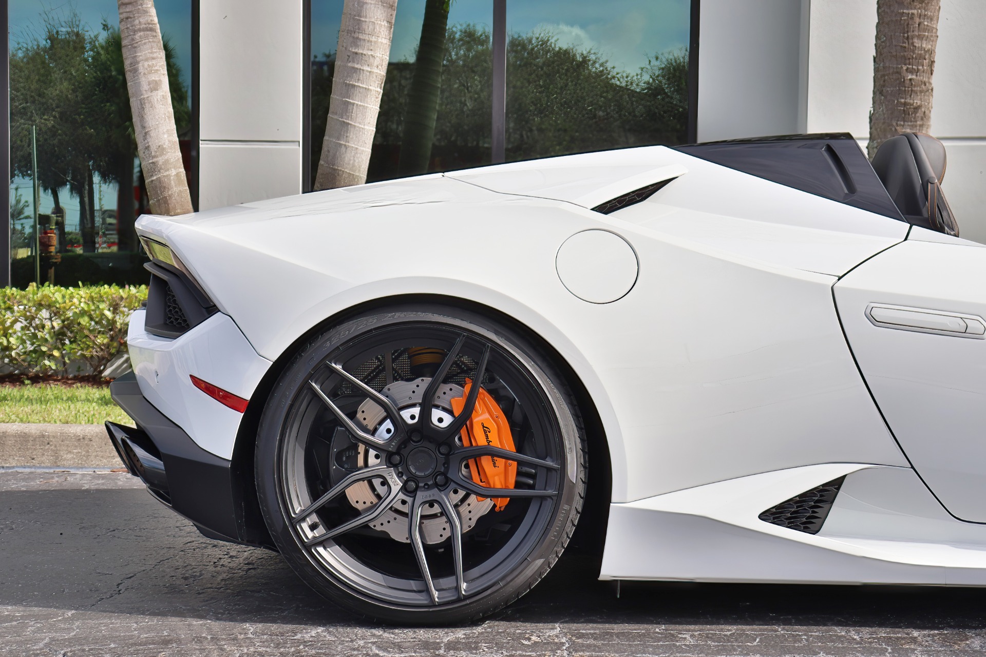 Used-2018-Lamborghini-Huracan-LP-580-2-Spyder