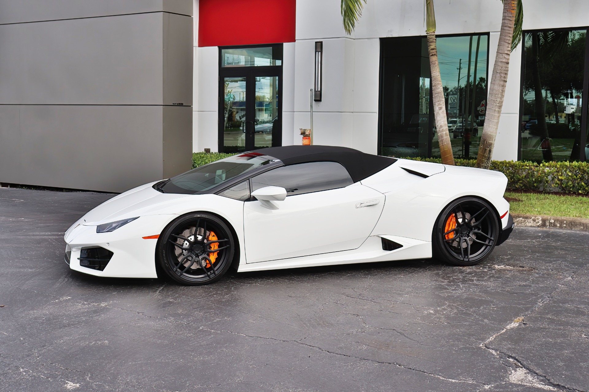 Used-2018-Lamborghini-Huracan-LP-580-2-Spyder