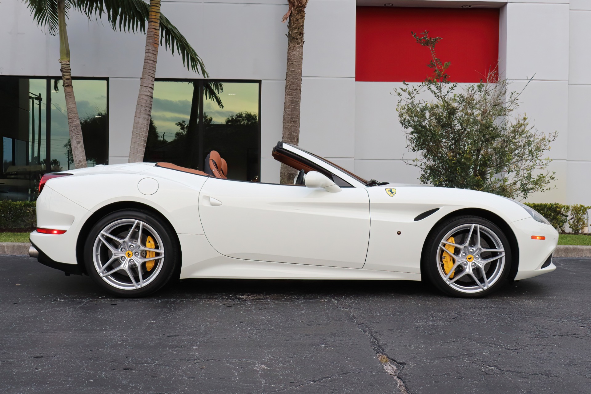 Used-2015-Ferrari-California-T