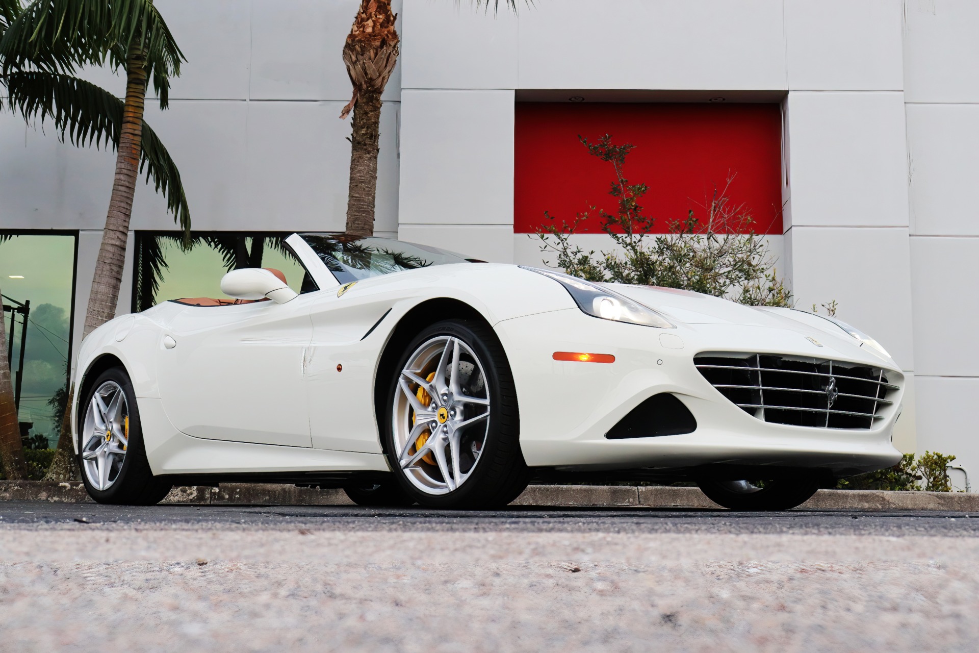 Used-2015-Ferrari-California-T