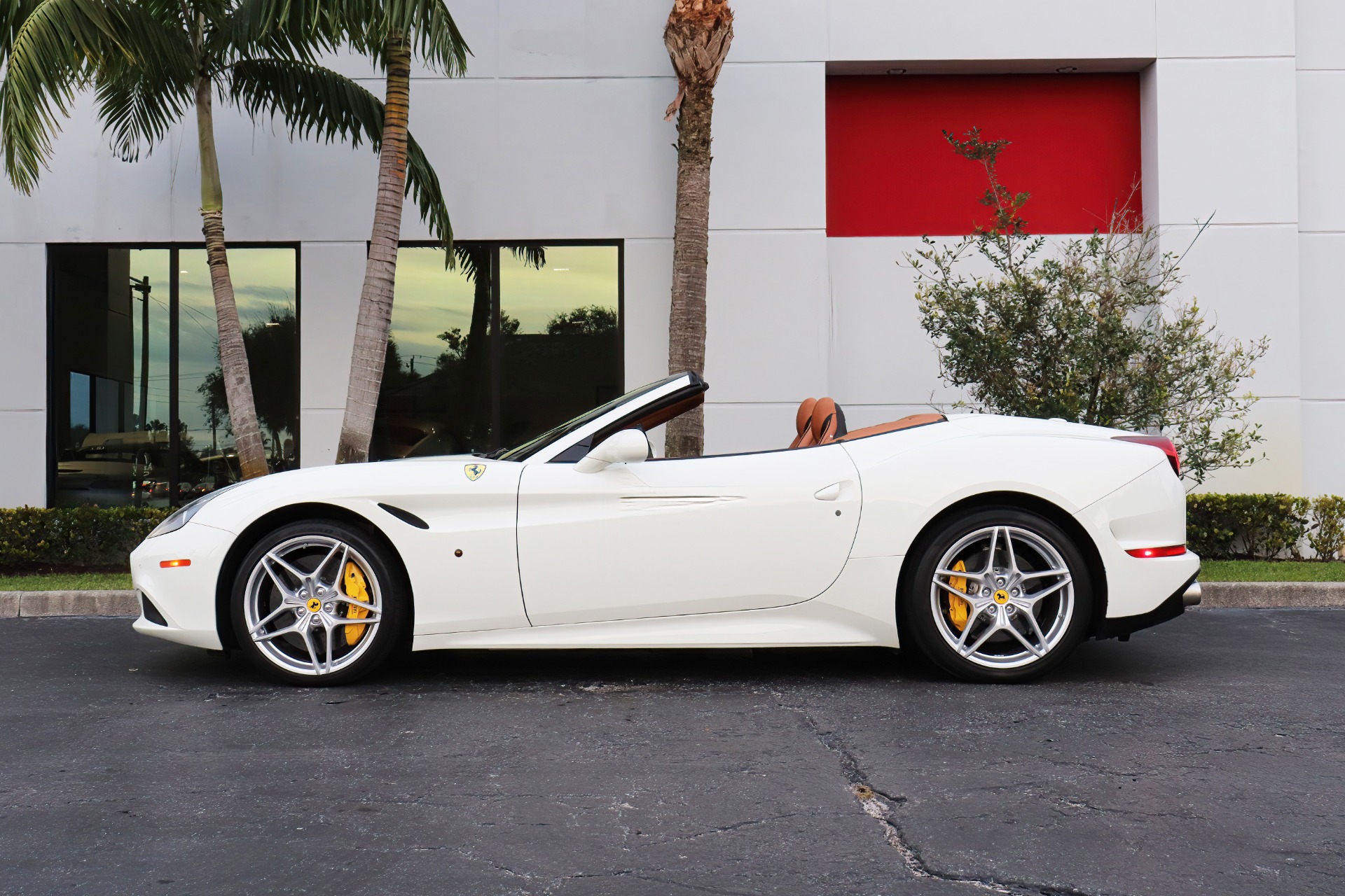 Used-2015-Ferrari-California-T