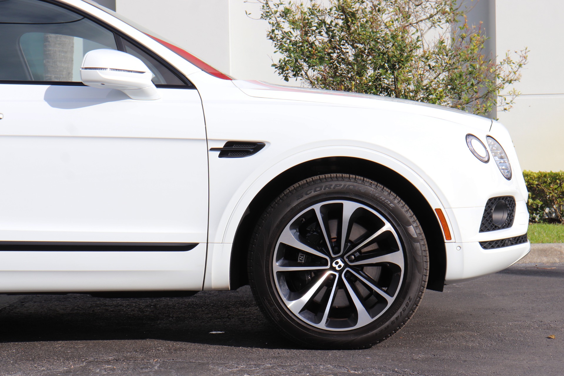 Used-2019-Bentley-Bentayga-V8