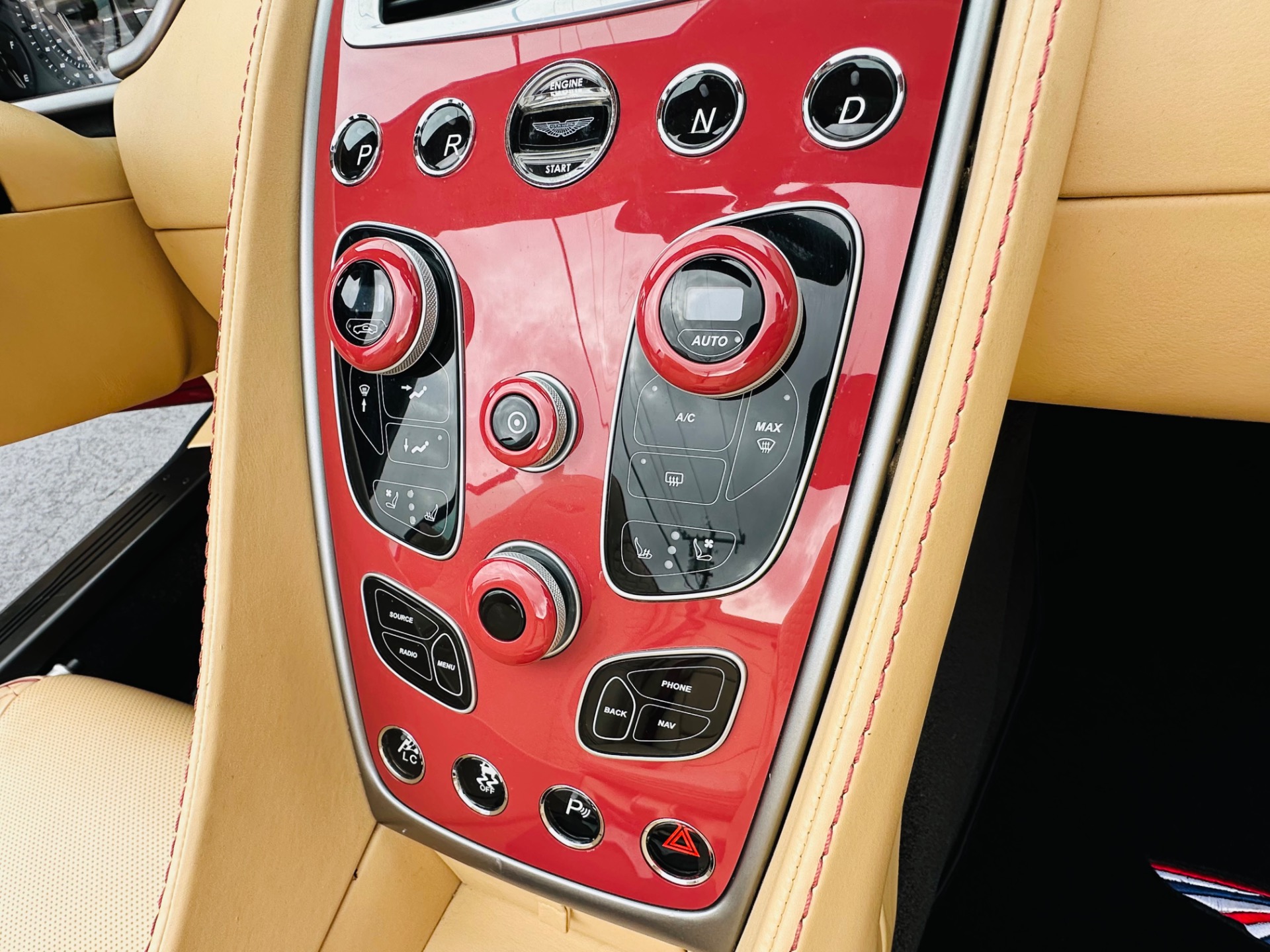 Used-2015-Aston-Martin-Vanquish-Volante